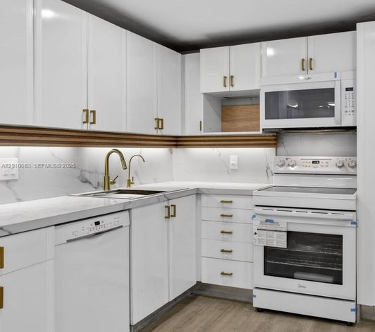 3090 N Course Dr 807, Pompano Beach, FL 33069