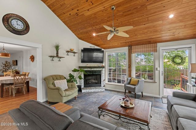 346 Knollwood Drive, Hampstead, NC 28443