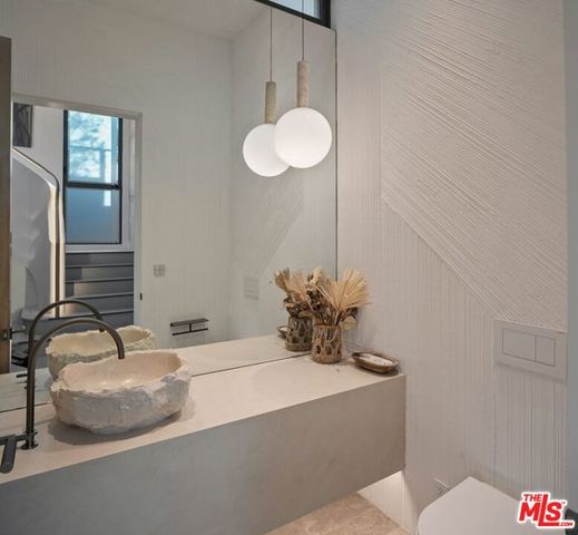 938 Palisades Beach Road, Santa Monica, CA 90403