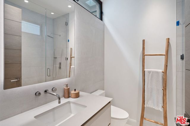 938 Palisades Beach Road, Santa Monica, CA 90403