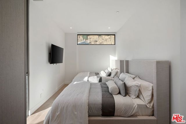 938 Palisades Beach Road, Santa Monica, CA 90403