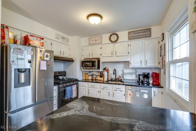 354 Hiwood Avenue, Munroe Falls, OH 44262