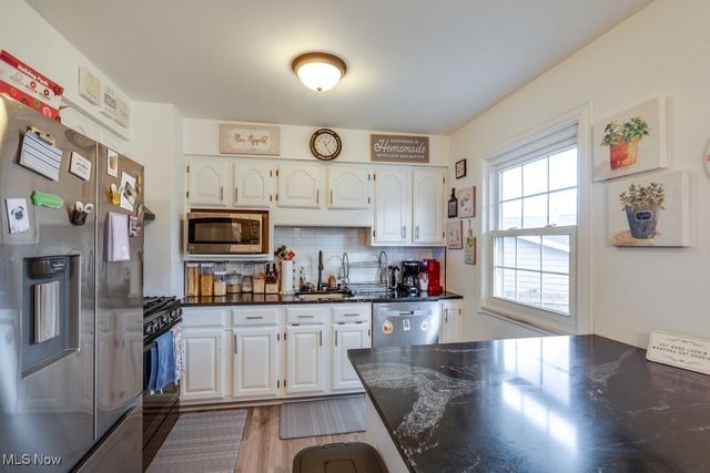 354 Hiwood Avenue, Munroe Falls, OH 44262