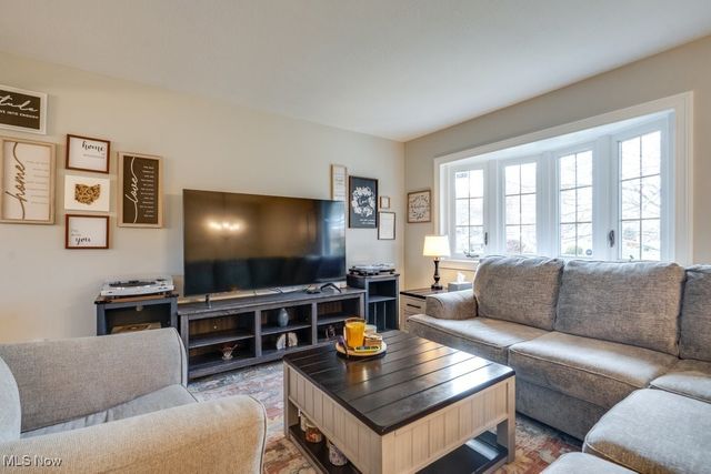 354 Hiwood Avenue, Munroe Falls, OH 44262