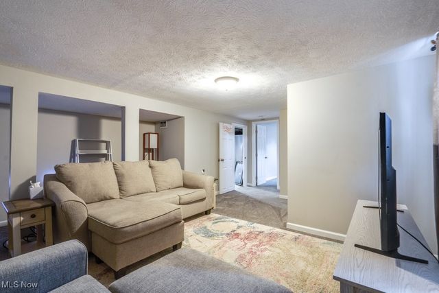 354 Hiwood Avenue, Munroe Falls, OH 44262