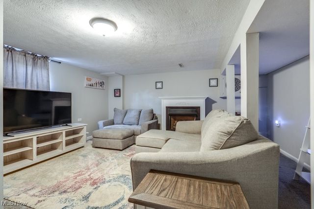 354 Hiwood Avenue, Munroe Falls, OH 44262