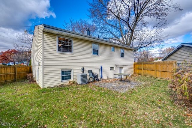 354 Hiwood Avenue, Munroe Falls, OH 44262