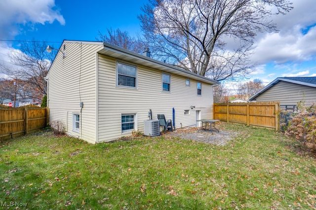 354 Hiwood Avenue, Munroe Falls, OH 44262