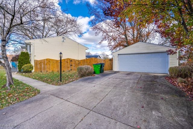 354 Hiwood Avenue, Munroe Falls, OH 44262