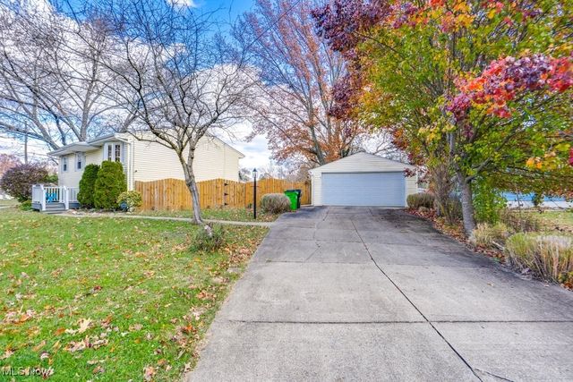 354 Hiwood Avenue, Munroe Falls, OH 44262