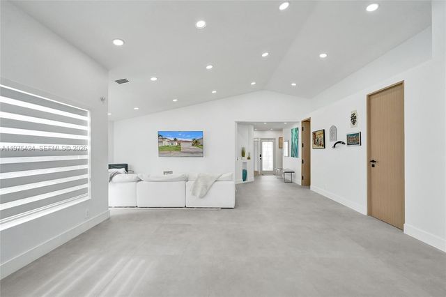 3371 SW 51st St, Hollywood, FL 33312