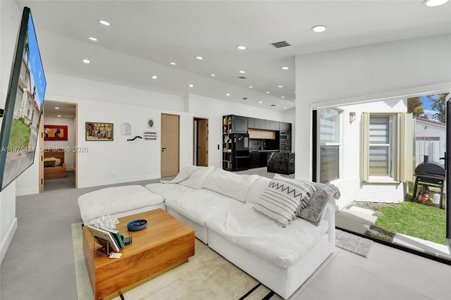 3371 SW 51st St, Hollywood, FL 33312