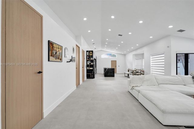 3371 SW 51st St, Hollywood, FL 33312