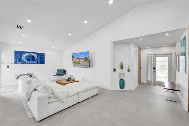 3371 SW 51st St, Hollywood, FL 33312