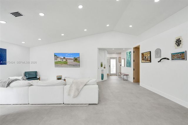 3371 SW 51st St, Hollywood, FL 33312