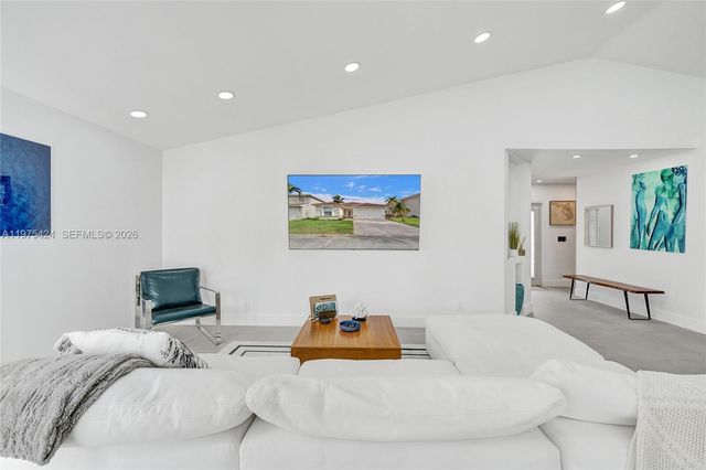 3371 SW 51st St, Hollywood, FL 33312