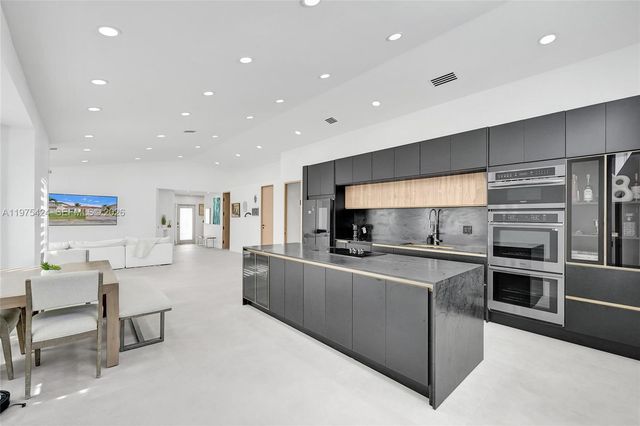 3371 SW 51st St, Hollywood, FL 33312