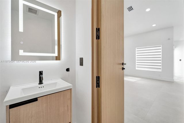 3371 SW 51st St, Hollywood, FL 33312