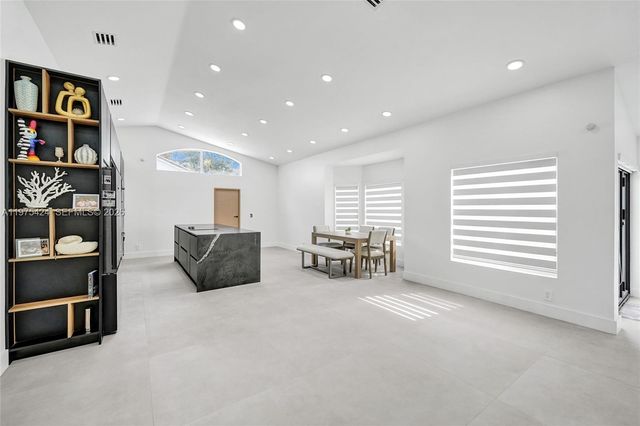 3371 SW 51st St, Hollywood, FL 33312