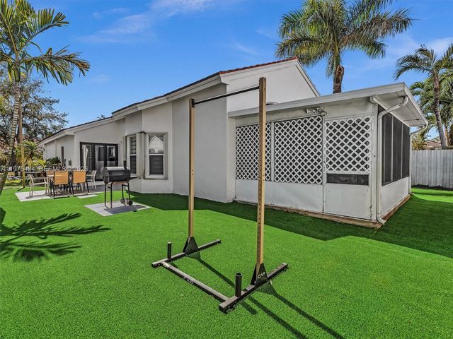 3371 SW 51st St, Hollywood, FL 33312