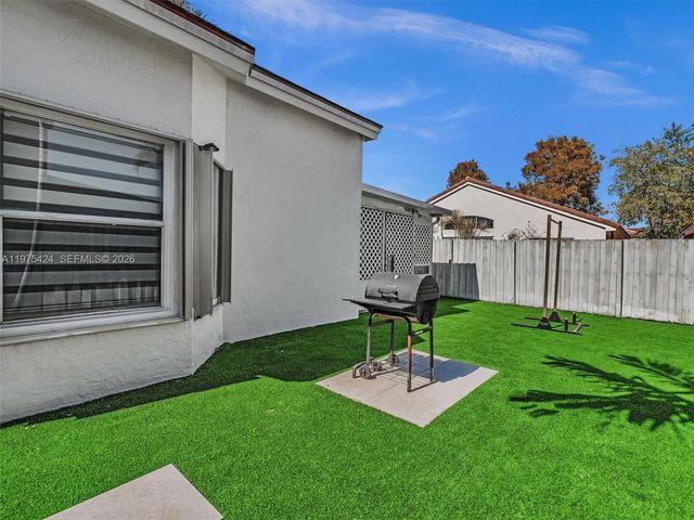 3371 SW 51st St, Hollywood, FL 33312