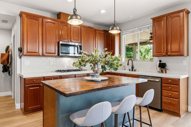 1924 Saint Patrick Way, Roseville, CA 95747