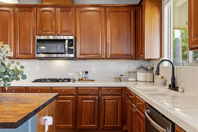 1924 Saint Patrick Way, Roseville, CA 95747