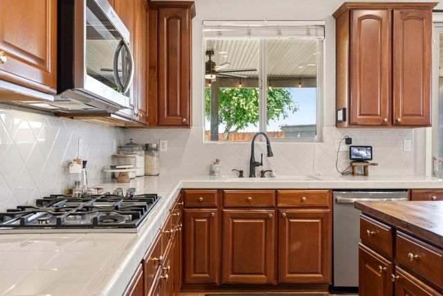 1924 Saint Patrick Way, Roseville, CA 95747