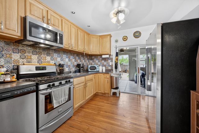 129 AVENUE E, Bayonne, NJ 07002