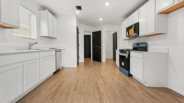 9106 Burnet Fields Drive, Baytown, TX 77521