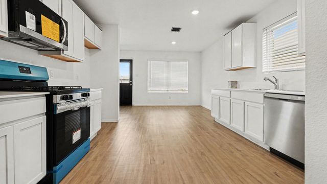 9106 Burnet Fields Drive, Baytown, TX 77521