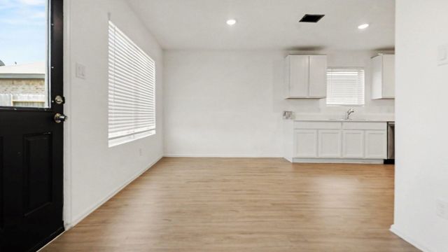 9106 Burnet Fields Drive, Baytown, TX 77521