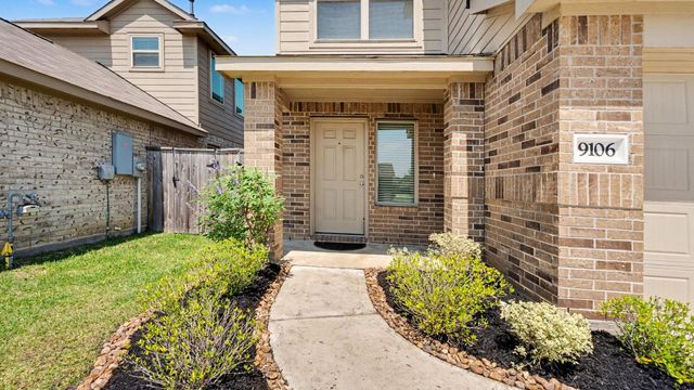 9106 Burnet Fields Drive, Baytown, TX 77521