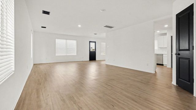 9106 Burnet Fields Drive, Baytown, TX 77521
