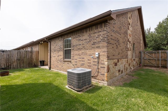 4311 Commando Trail, College Station, TX 77845