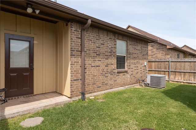 4311 Commando Trail, College Station, TX 77845
