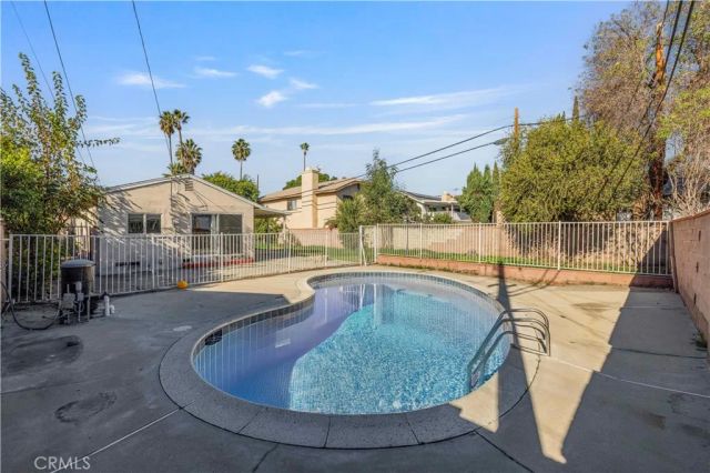 8544 Noble Avenue, North Hills, CA 91343