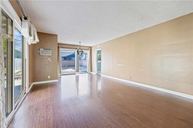 8544 Noble Avenue, North Hills, CA 91343