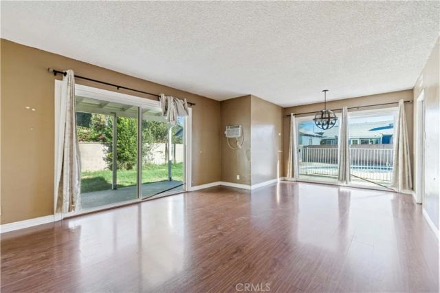 8544 Noble Avenue, North Hills, CA 91343