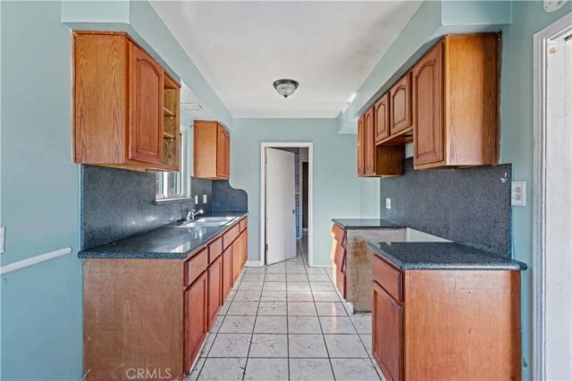 8544 Noble Avenue, North Hills, CA 91343