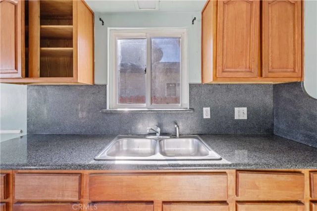 8544 Noble Avenue, North Hills, CA 91343