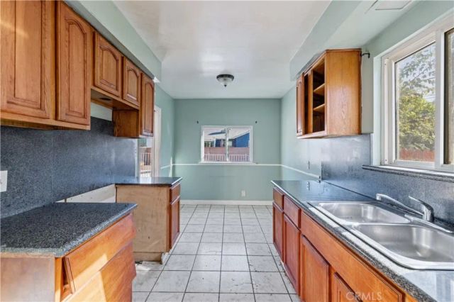 8544 Noble Avenue, North Hills, CA 91343