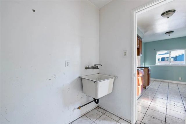 8544 Noble Avenue, North Hills, CA 91343