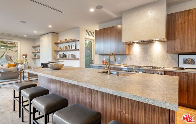 3985 Mclaughlin Avenue, Los Angeles, CA 90066
