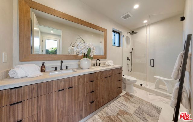 3985 Mclaughlin Avenue, Los Angeles, CA 90066