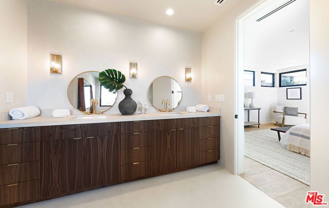 3985 Mclaughlin Avenue, Los Angeles, CA 90066