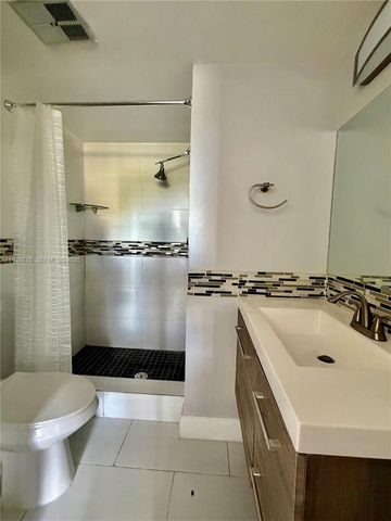 8350 Sunrise Lakes Blvd 202, Sunrise, FL 33322