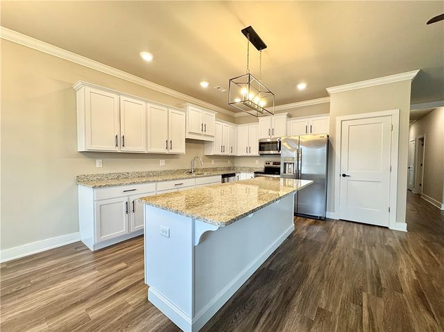 1011 NE Heights Lane, Bentonville, AR 72712