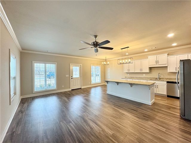 1011 NE Heights Lane, Bentonville, AR 72712