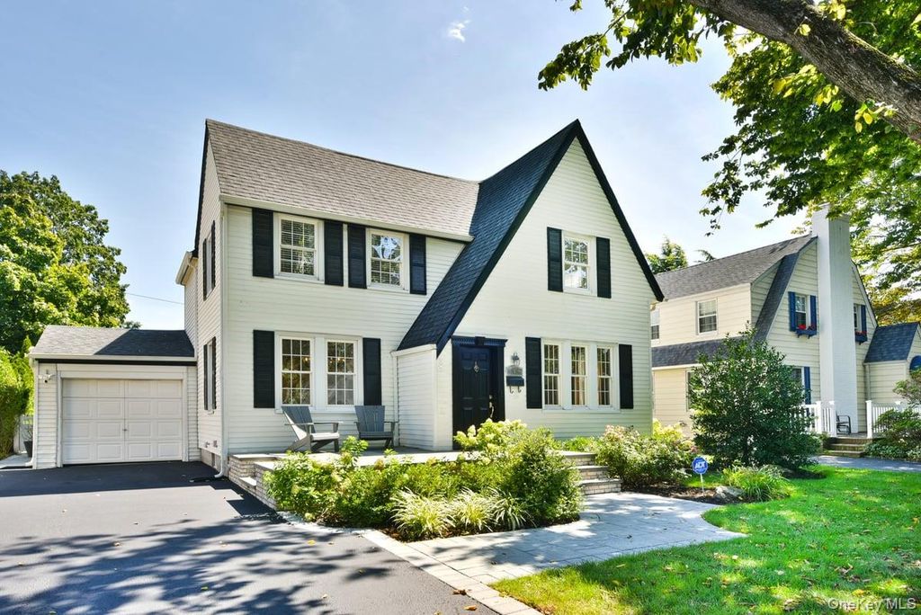 162 Elton Road, Stewart Manor, NY 11530 — exterior
